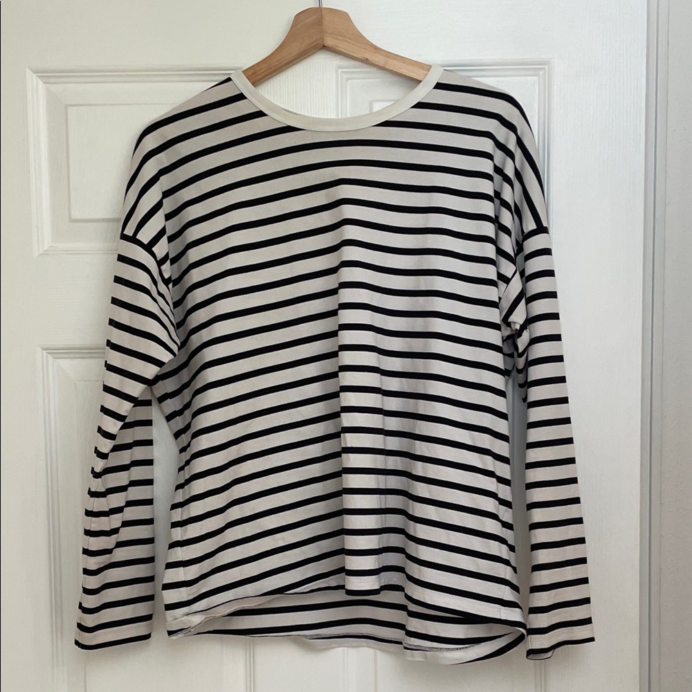 Uniqlo Black and White Striped Long Sleeve Tee